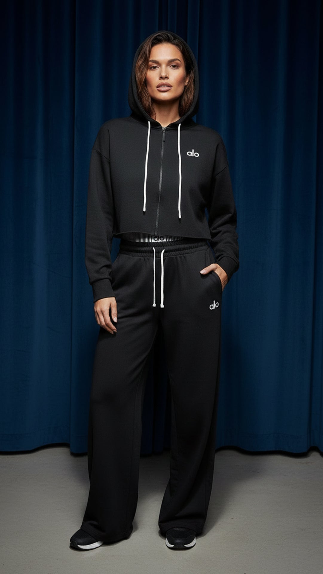 Alo Kadın Siyah Crop Hoodie & Geniş Paça Eşofman Takımı