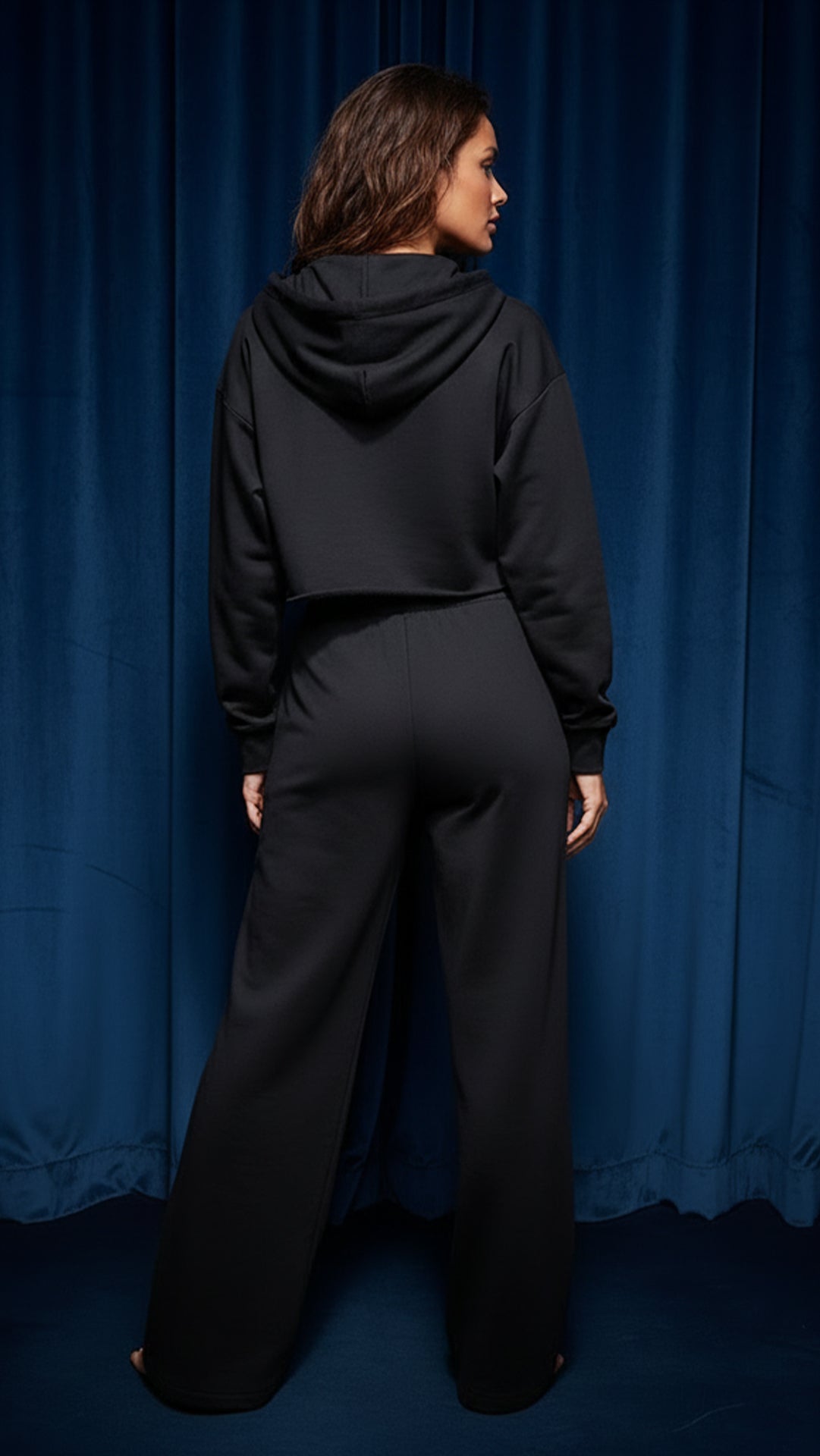 Alo Kadın Siyah Crop Hoodie & Geniş Paça Eşofman Takımı