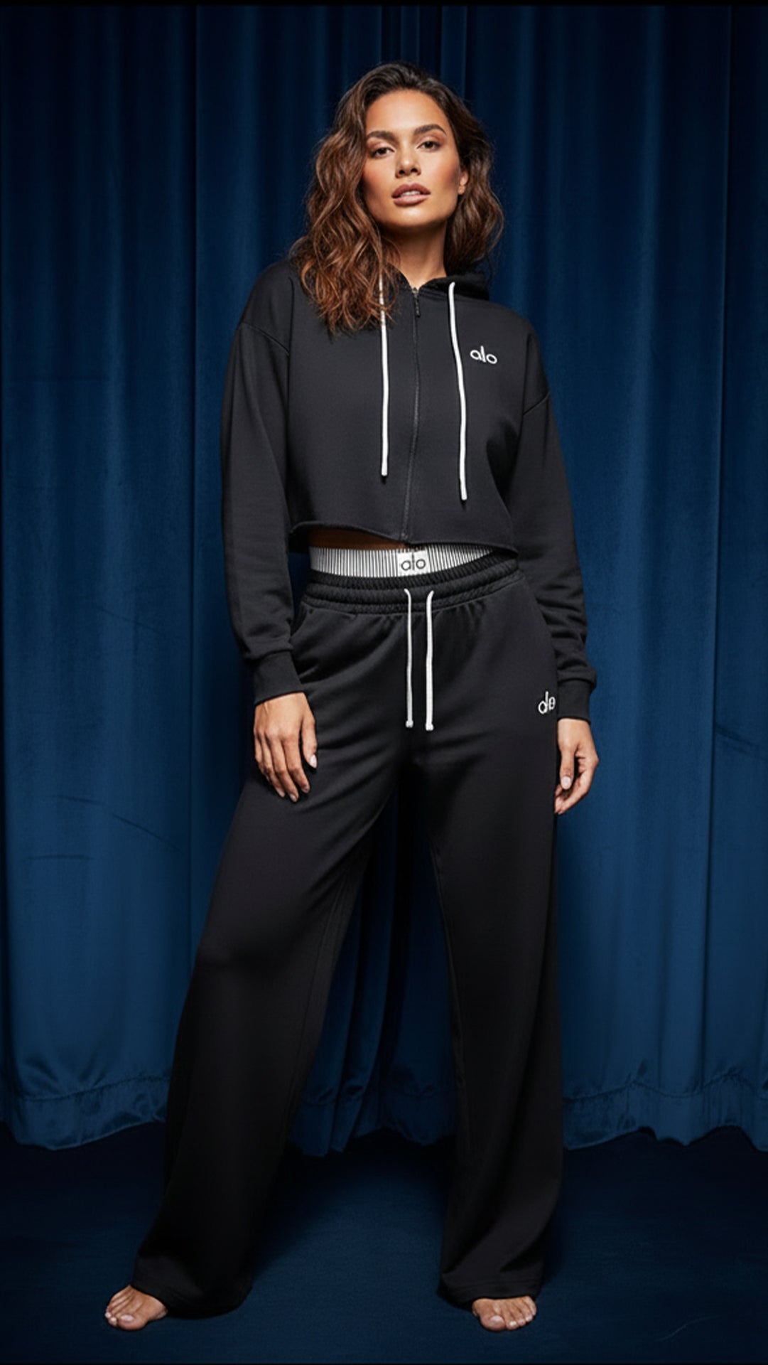 Alo Kadın Siyah Crop Hoodie & Geniş Paça Eşofman Takımı